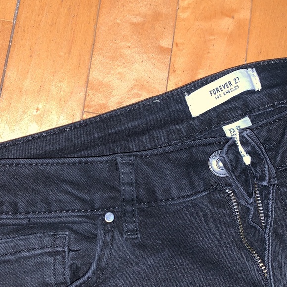 [28]👖F21 distressed jeans - Picture 7 of 9